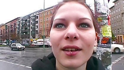 Ébène avec strapon dans la chatte léché par le xxnx gratuit cul