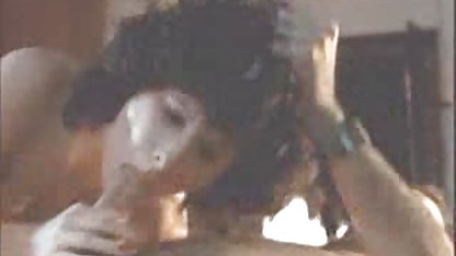 Negro video gratuite pornodingue s'enfonce profondément dans la bouche d'une fille blanche