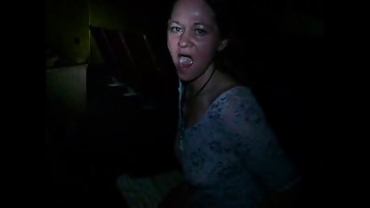 Femelle attachée baisée par film de sex gratuit un mec barbu dur et dur