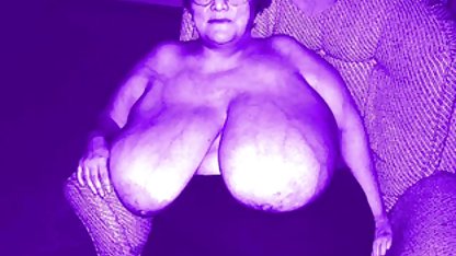 Baisée une mignonne à tour de rôle dans les deux video gratuite sexe trous
