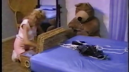 Une fille très maigre de 18 ans vidéo de lesbienne gratuit a décidé de se caresser la chatte devant la caméra