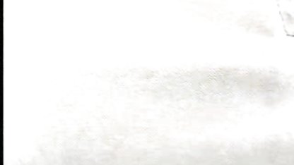 Une vieille pute video hentai gratuit percée se caresse frénétiquement la chatte