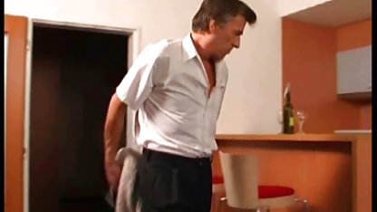 Un couple site pornodingue marié en masques filme devant la caméra