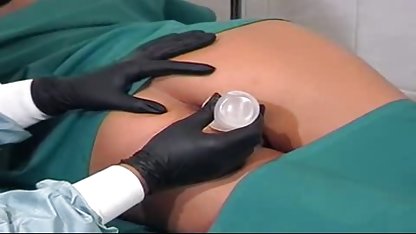 Chick a donné beaucoup de mecs à se baiser et à sperme sur le sexe tukif le corps et la chatte