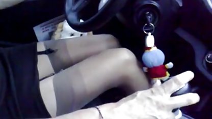 Clara écarta les cuisses sex tube gratuit et montra son bonnet poilu