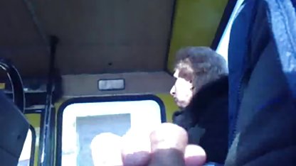 Un couple de personnes âgées n'est pas contre la diversité dans la video gratuite libertin vie personnelle