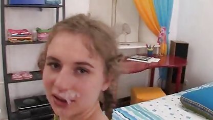 Mari filmant tout www tukif video à la caméra de la première personne dominante baise sa femme en anal