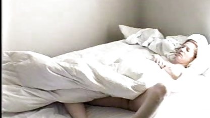 Bien enfoncé sa bite dans la bouche et le cul d'une blonde maigre porn gratuit