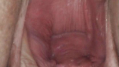 Bodybuilder léché Manda chauve et baisée dans le sexe sexe sexe gratuit hall