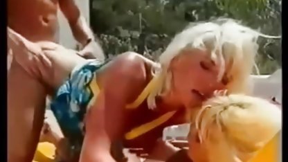 Dans video gratuit xnxx son appartement, un mec lèche la chatte d'une fille et la baise avec un cancer