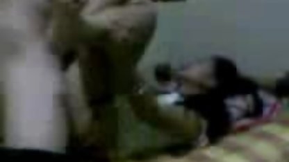 Sexe chaud en xnxx film gratuit famille devant une caméra cachée