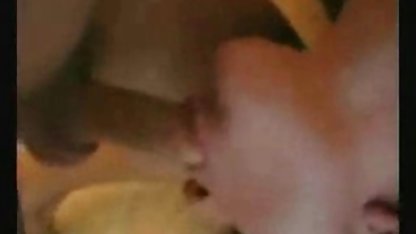 Une xnxx gay gratuit fille maigre nue marchait dans les rues tchèques