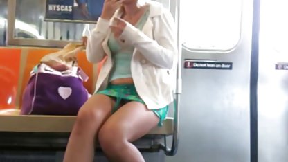 Une femme se film lesbienne gratuit masturbe la chatte devant son mari