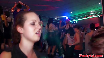 Belle video erotique amateur francais blonde séduite homme au travail