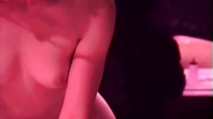 Etudiante en chaleur baise une camarade video gros sein gratuit de classe sexy dans sa bouche