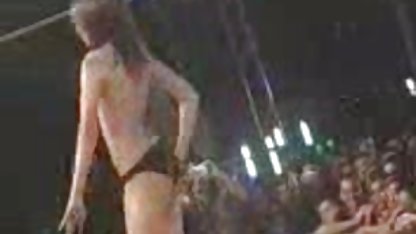 Fille parlant au extrait de film erotique gratuit téléphone et doigté sa chatte poilue