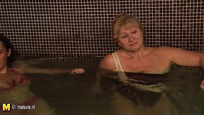 Une étudiante tente de se masturber au lit en webcam gratuit video sex