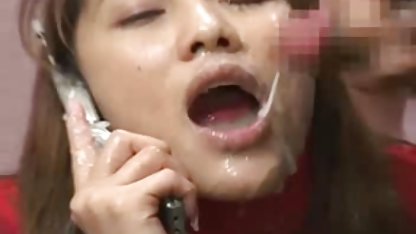 Femme blanche a réussi à soulager la tension de la bête noire d'un ami musclé videosexegratuit