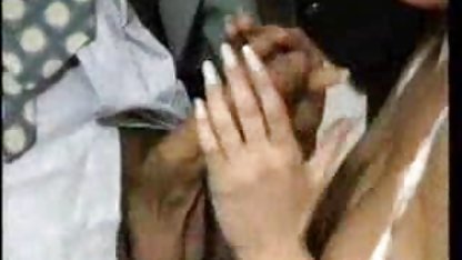 Une jeune fille se sexe francais streaming détend hardiment avec un gentleman