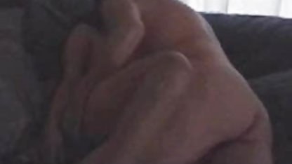 Un homme cogne un poussin colombien avec un mature française x gros cul et des seins énormes