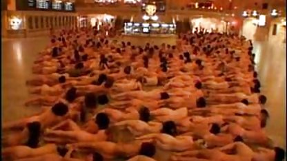 Lustful mère s'est fâchée contre sa porn jeune et vieux fille et léché la chatte