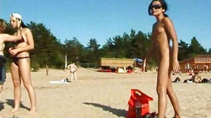 Des doigts de poussin bien roulés se video amatrice gratuit caressent devant une webcam