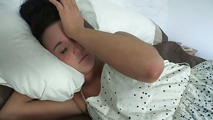 Femme blonde a développé l'anus et a donné le mec avec des video pipe gratuite lunettes