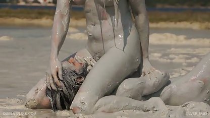 La grosse bite noire video sexe amateur francais gratuit a rempli la bouche de Michaela