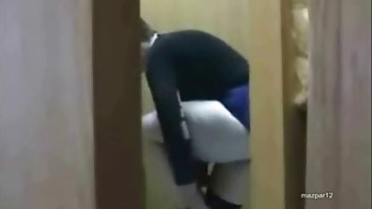 Deux chiennes fumeuses baisées par un esclave video coquine gratuite par gravité