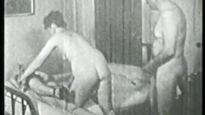 La blonde suce gentiment un membre, puis se creuse dans une crevasse. pornhub gay gratuit