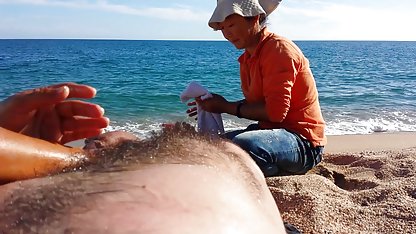 Prolapsus anal d'une jeune fille après une masturbation avec film tukif x un gros gode