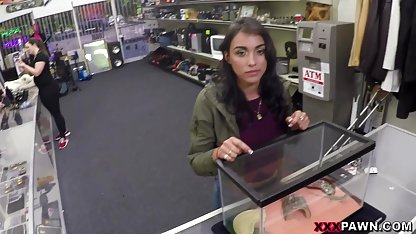 Une russe attentionnée a décidé de réconforter son mec malade avec un vr porn gratuit âne