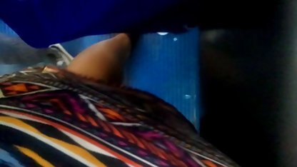 Juteuse nana doigté chatte et baisée cul video xxx noire avec jouet